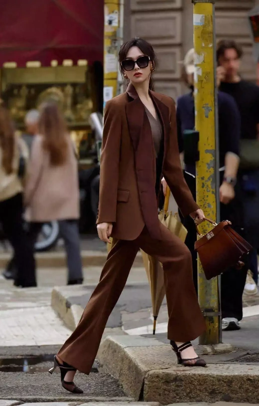 Stunningly beautiful! Tang Yan's Milanese Fendi suit is sweet and sassy.