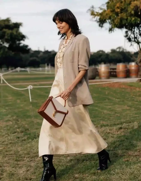 Fashion combination of suit and skirt (3-satin skirt section)