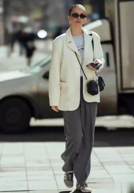 Suit+T-shirt (END): Dress up LOOK!