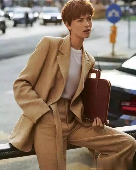 Suit+T-shirt (1) Unlock the fashionable autumn outfit!