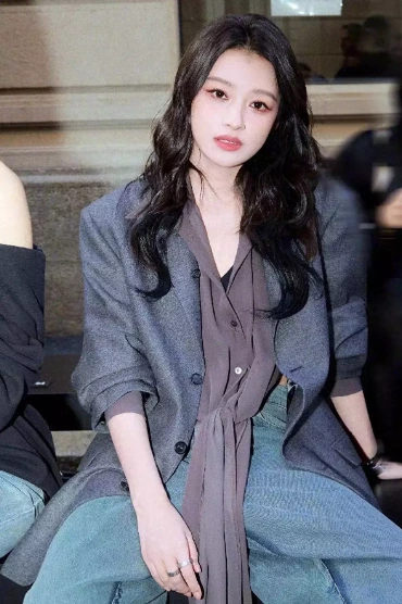 Sun Yi's Milan Suit Look + Suit and Jeans Outfit
