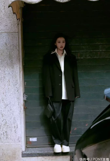 Sun Yi's Milan Suit Look + Suit and Jeans Outfit