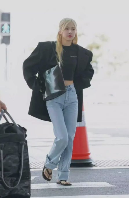 정장 + 청바지: 2025년 최고의 직장복! 편안하면서도 세련된 스타일을 완성하세요